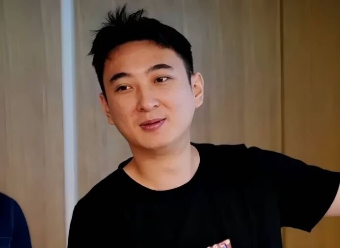 黄一鸣带新男友一起直播，颜值堪比小鲜肉，直言想再生个男孩