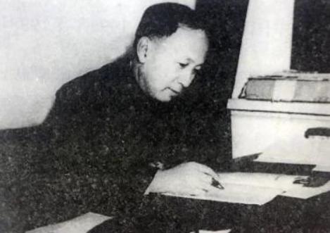 1956年，一位北大数学系副教授请教钱学森问题，钱学森却说：“连这样的问题你都不