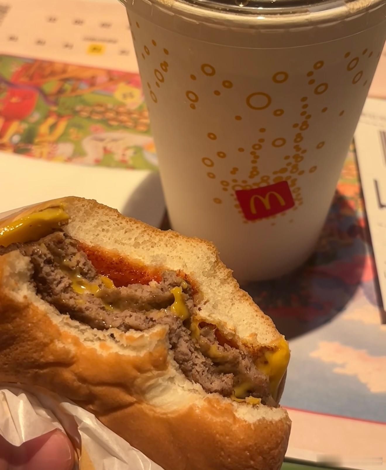 穷鬼套餐涨价作为麦门信徒，看到这个消息不免有些失望，现在都在打价格战，麦麦怎