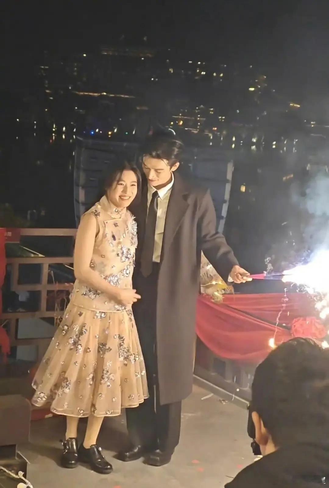 卢昱晓终于可以放肆笑了原来卢昱晓不止体态差，连身材比例都这么差