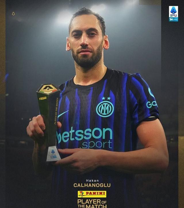 无所不能的恰恰又回来了！在意甲第九轮国际米兰3:0战胜佛罗伦萨的比赛中，恰尔汗奥