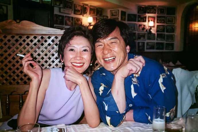 施南生与成龙这是1990年代初两人合作《双龙会》时留下的说起这位施南生，她在
