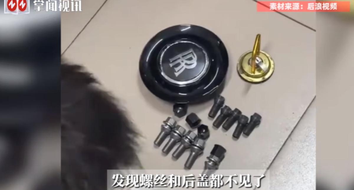 “防不胜防！”10月30日报道，内蒙古呼和浩特一大妈路过汽修店门口，发现一辆劳斯