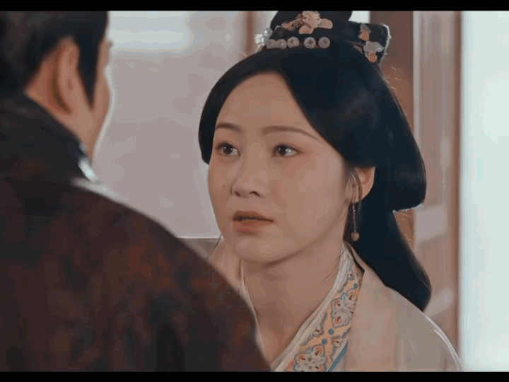 《折腰》重刷了一遍郡守女儿相亲这事还是觉得她相中的是魏渠将军，而不是魏梁将军她看