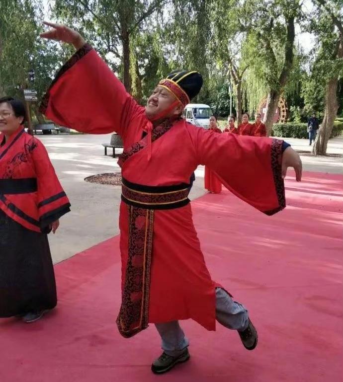 北大教授孔庆东大闹春晚尴尬了谁？网络盖子一旦被揭开才发现全是狗血。近日，一则