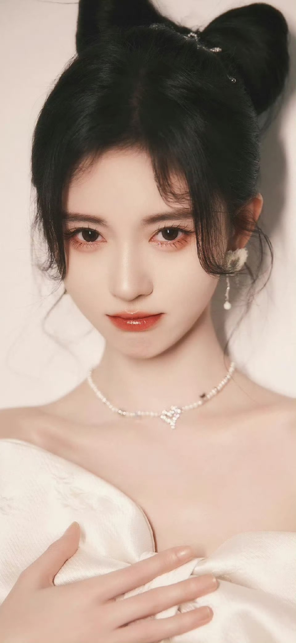 华天崎晒鞠婧祎蝴蝶妆华天崎晒鞠婧祎蝴蝶妆，温柔甜美，一整个爱住了