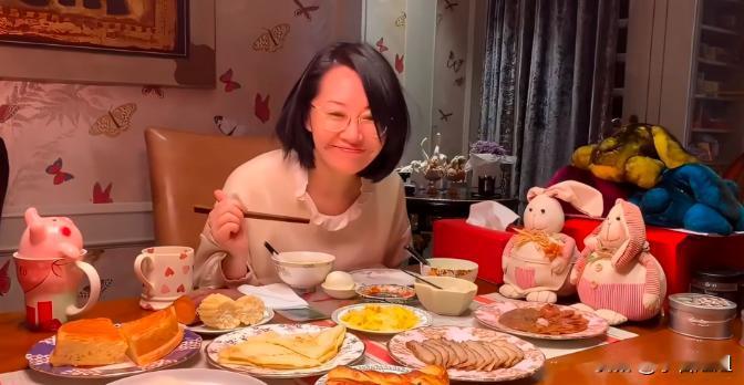 我怀疑过许晴晒早餐是为了作秀，也怀疑过她是为了立人设，但我万万没想到的是，她