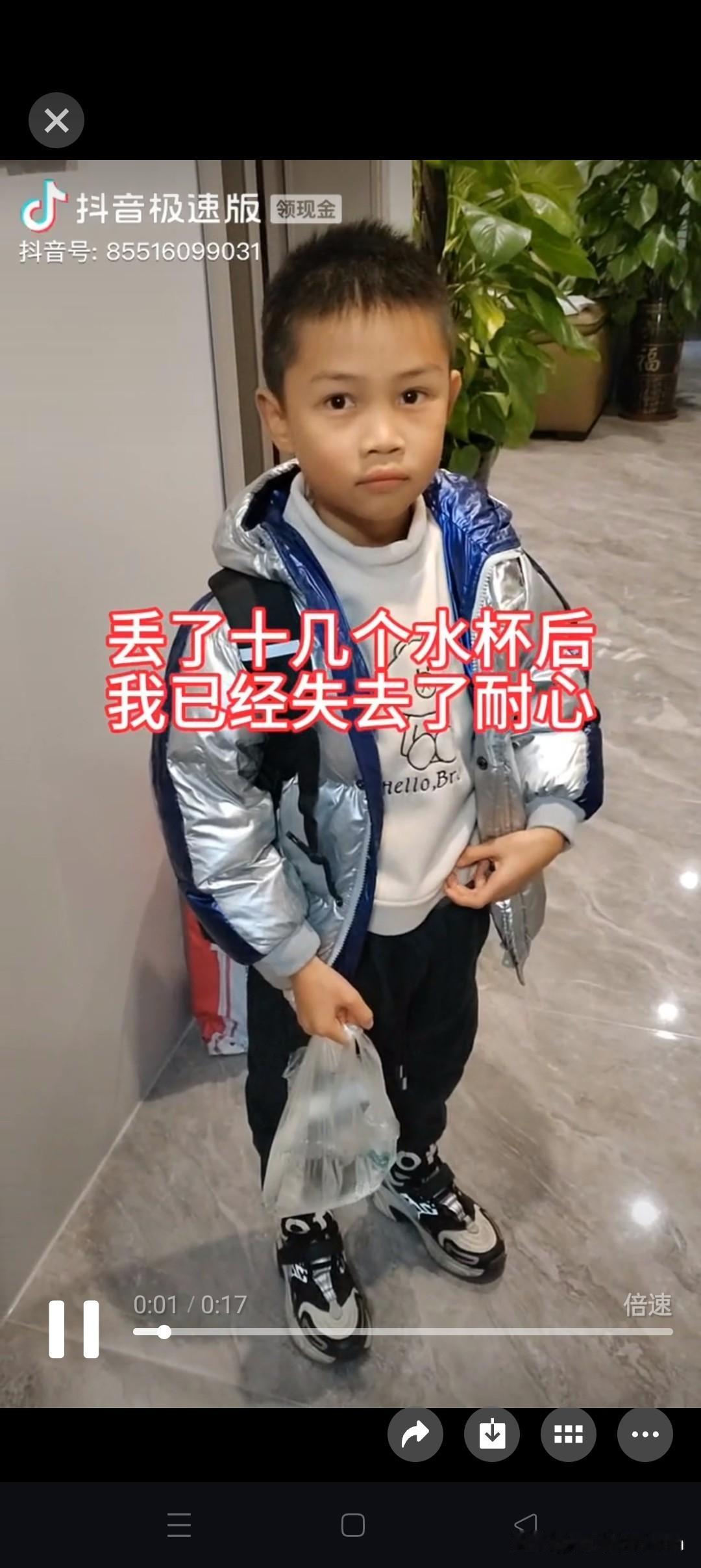 我眼泪都笑出来了！你们刷到这个视频没？在丢了十几个水杯之后，家长已经忍无可忍，让