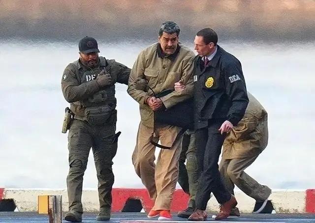 美军爆惊天丑闻！一名参与抓捕马杜罗的美军特种兵，利用内部消息，对赌狂赚40万，事