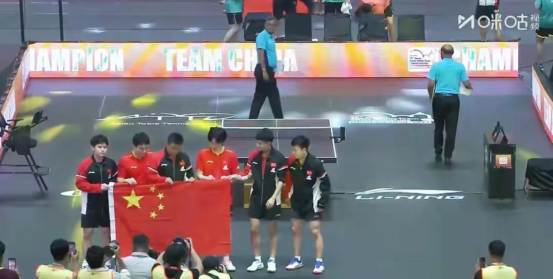 轻取中国香港队果然不出意料，在亚锦赛男团决赛中，中国男乒三比零兵不血刃完胜中国