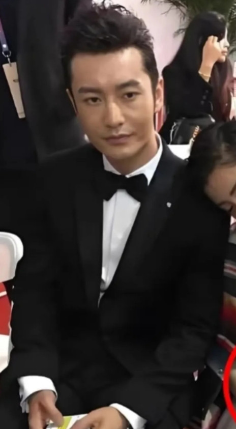 从眼神就能看出来，他们迟早会离婚的。[捂脸哭][捂脸哭][捂脸哭]
