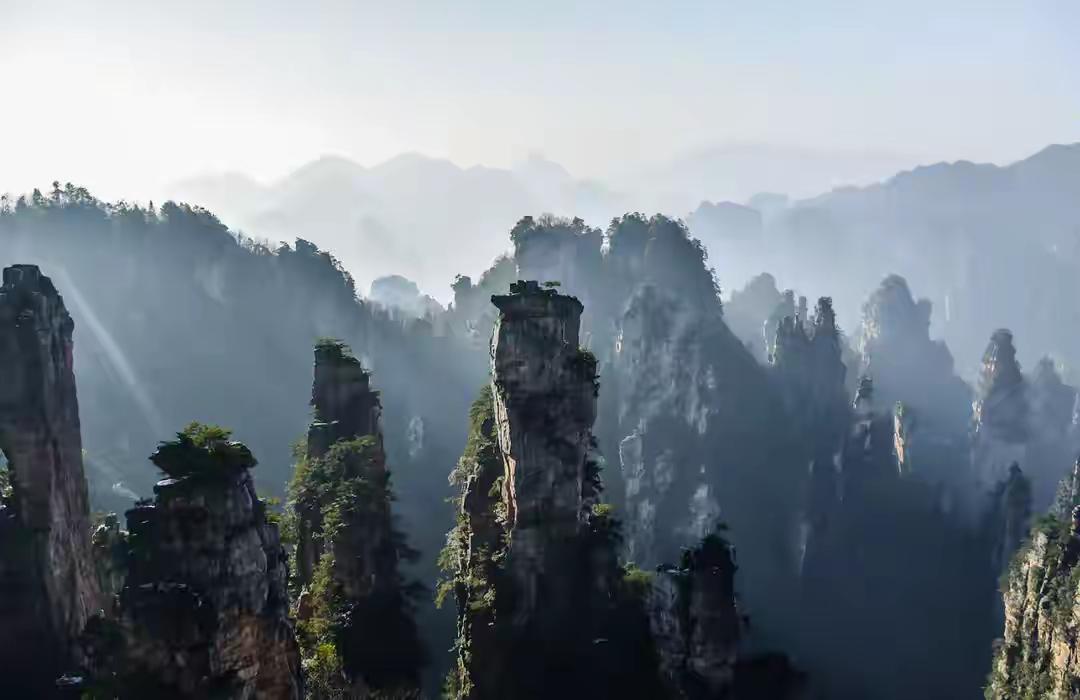 谁能想到张家界现在直接成了“国际张”，欧美游客订单直接暴增211%，早就不止是韩