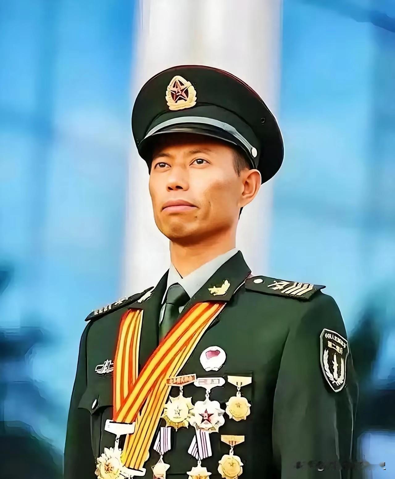 34年前，农村娃王忠心走进军营。谁也没想到，这个腼腆的新兵，后来竟被部队“抢”了