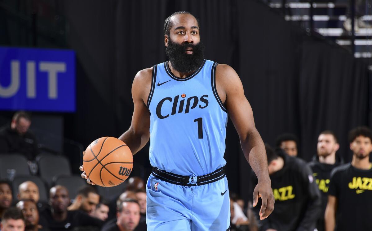 据NBA记者托默·阿扎利报道，快船主帅泰·卢希望在2025-26赛季减少