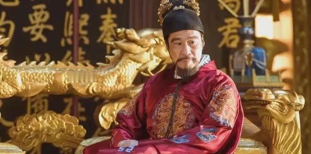 1402年六月的南京城，硝烟未散，皇宫之中一片狼藉。攻破城池的燕王朱棣，站在昔日属于兄长朱标一家的宫