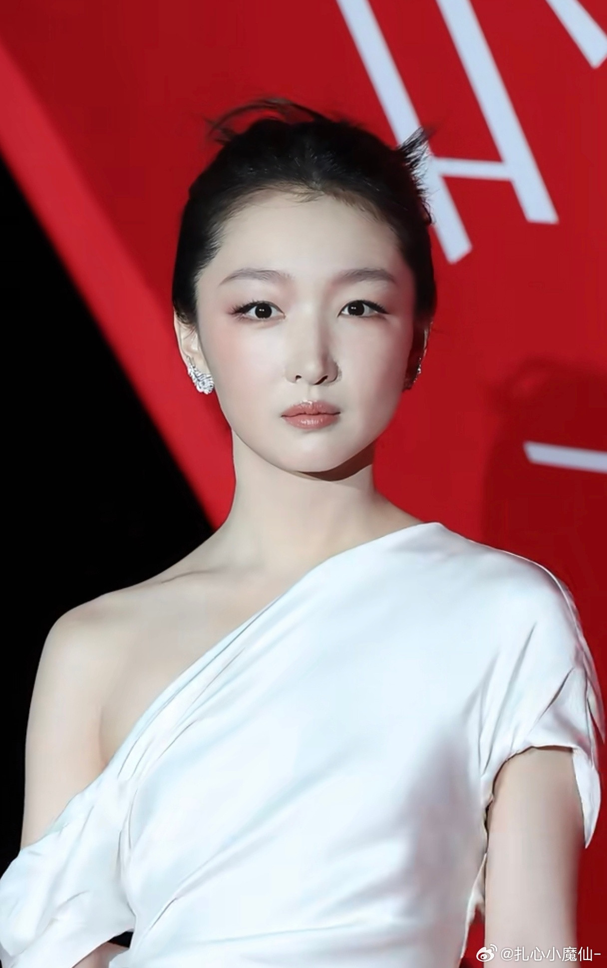 周冬雨最近在干嘛？感觉快没她的声音了​​​