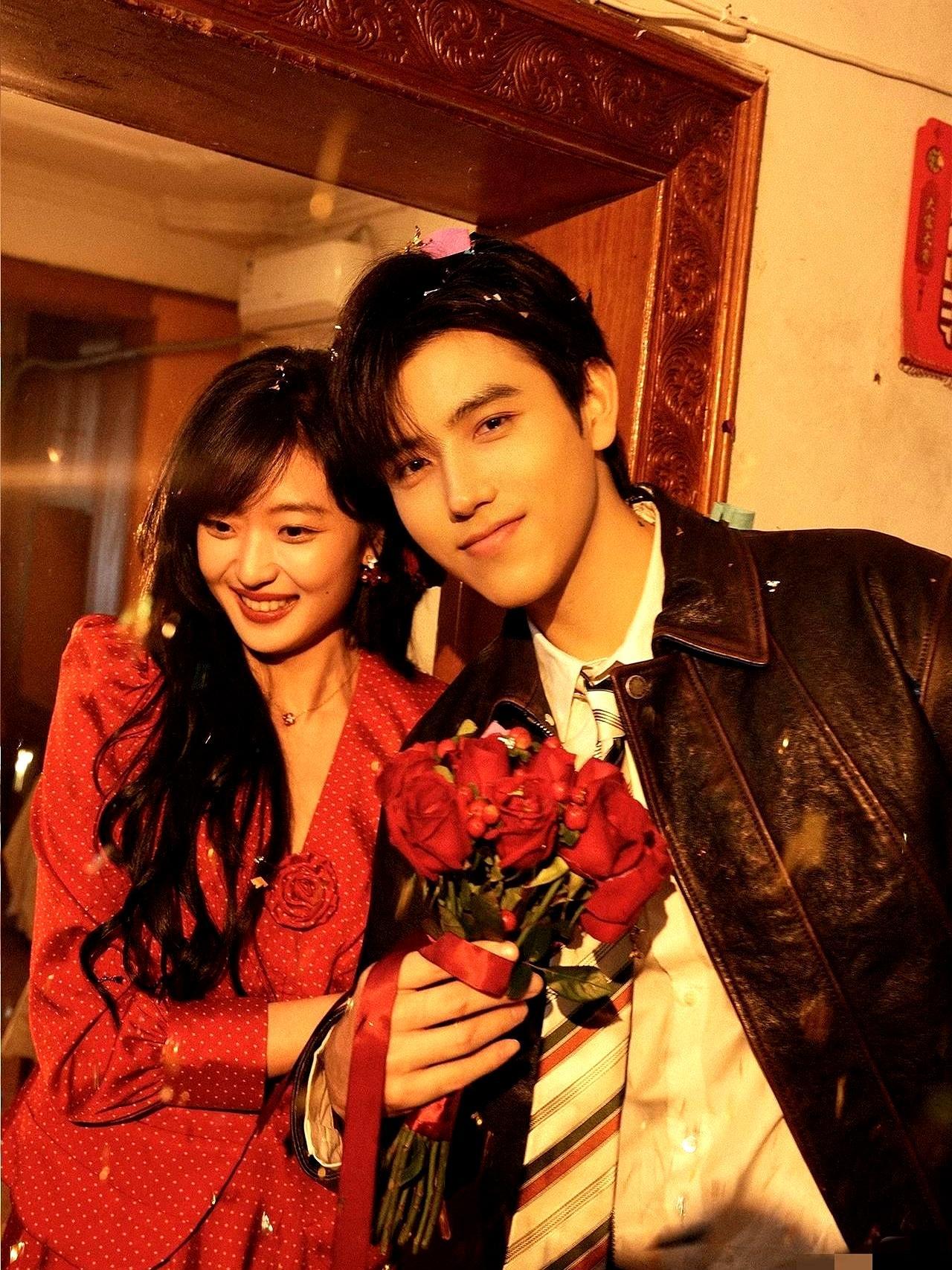 开头那几集看陈飞宇演戏，我差点关掉电视。他像根漂亮的木头，眼神飘忽，连激动都像在