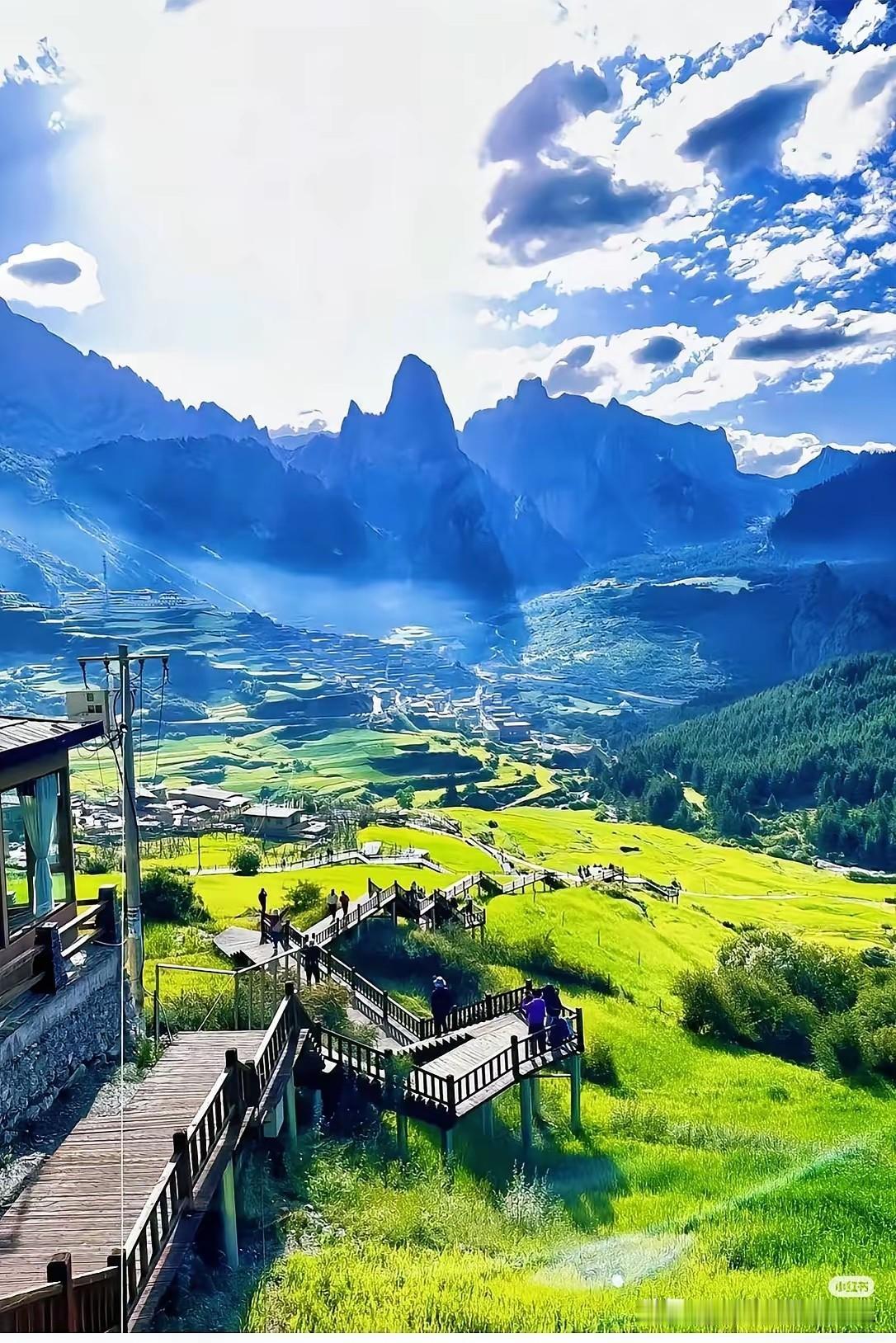 甘南的美，确实藏在路上。之前我自驾甘南9天，全程主打“风景在路上”，避开寺庙，专