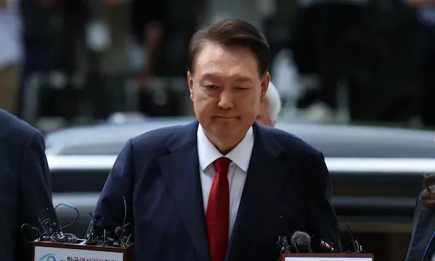 30日韩国前总统尹锡悦方面申请暂停“紧急戒严精神赔偿金10万韩元”的强制执行，此