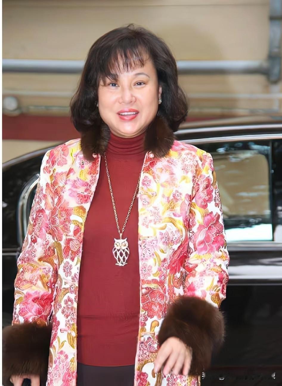 赌王三太陈婉珍的家庭教育是不是有点问题。儿子何猷启结婚又离婚，前儿媳给她生下
