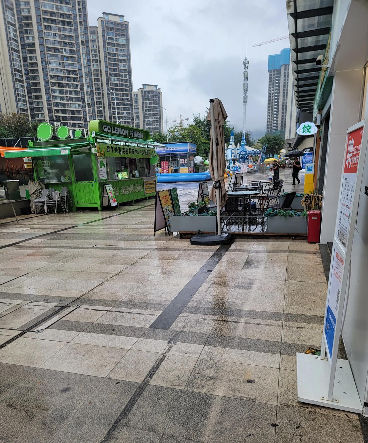 韶关碧桂园太阳城商业街，平日里人流量稀少，开业的商铺也寥寥无几。到风采茶楼喝早茶