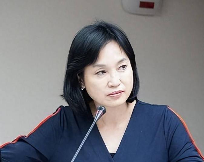 柯志恩又向郑丽文喊话了!柯志恩最近一直没消停郑丽文刚接下党主席正是党内