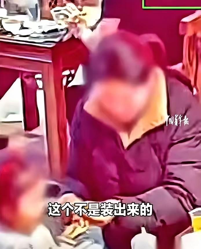 山东这家餐馆的监控，把“人间真实”拍得明明白白！女人攥着搓毛边的检查单，带着饿软