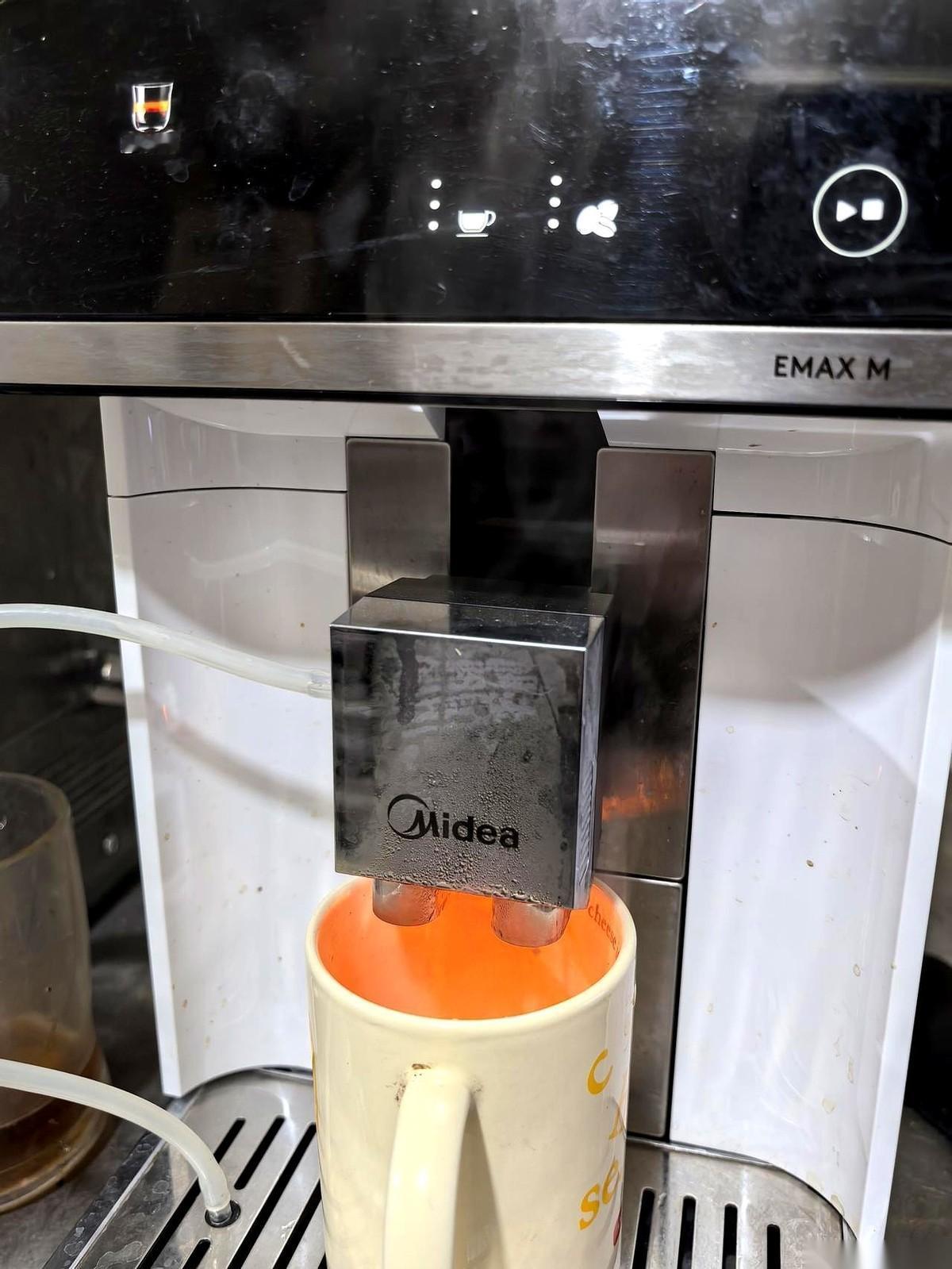 早上迷迷糊糊喝了一口咖啡，差点当场吐出来。真不是我矫情，就是一股刷锅水的味儿，