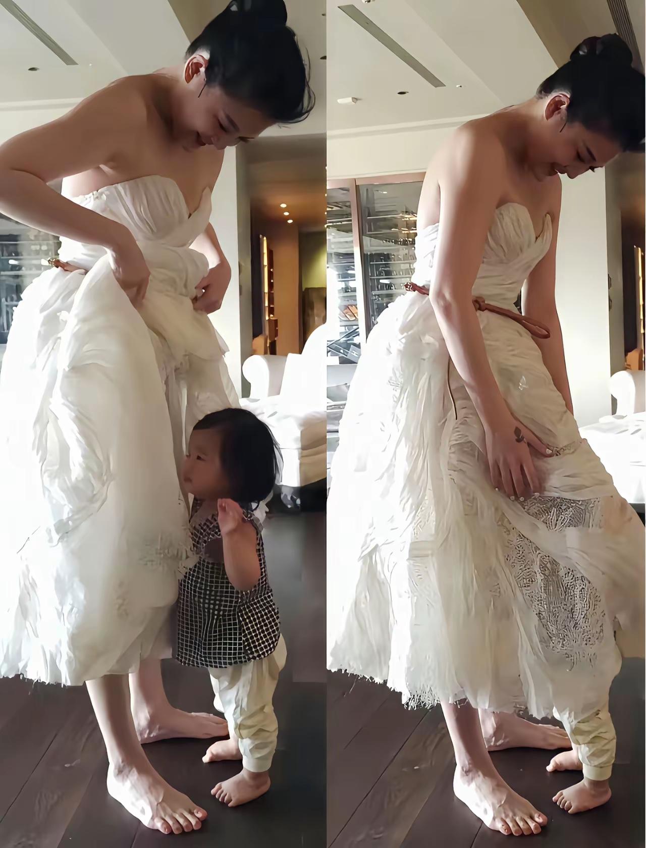 小玥儿都长这么大了？还记得当年她躲在妈妈裙子里，小手攥着裙摆不肯放的样子，一转眼