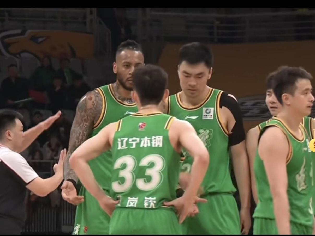 看了辽宁战胜新疆队的这场比赛，比起莫兰德、赵继伟和付豪这哥仨，最应该称赞的球员就