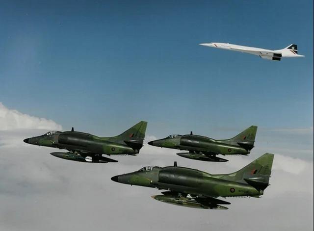 新西兰军机千里迢迢飞到中国黄海搞侦察，还顺手干扰民航飞行！转头一看，中国还是它最