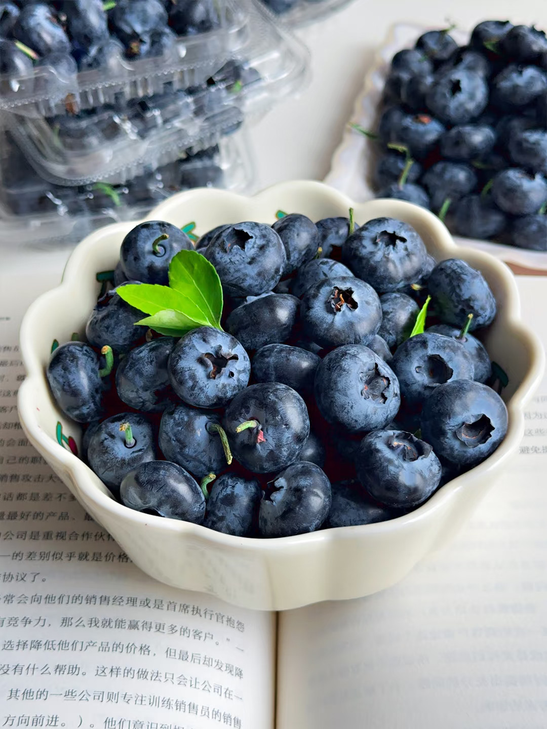 蓝莓剥皮第一次听蓝莓还要剥皮的感觉剥完也没剩多少了吧