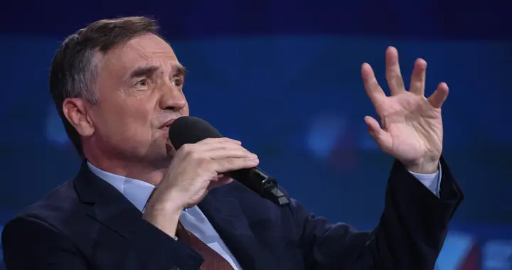 波兰前司法部长逃往匈牙利：贪腐指控下的政治反击战