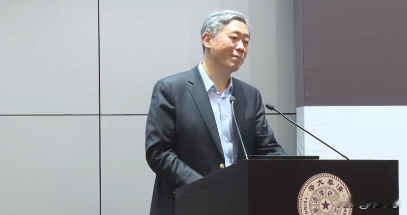 李稻葵把脉中国经济：整体偏冷已三年，广义失业率10.2%清华大学教授李稻葵近