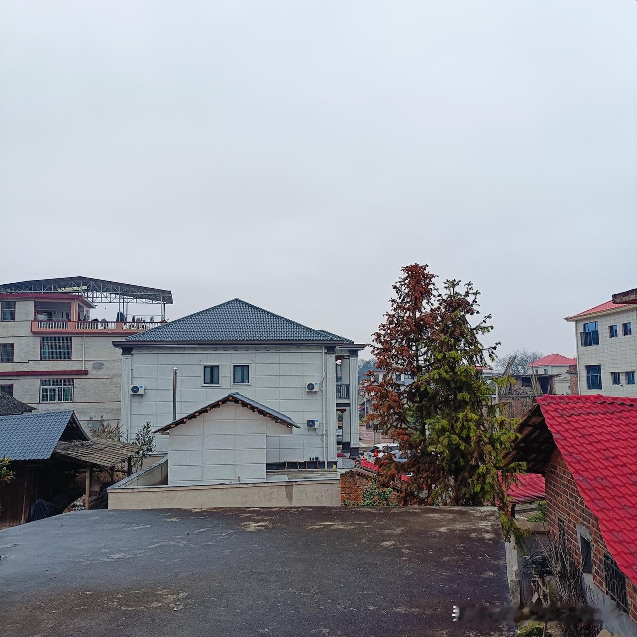 为什么越来越多的人喜欢回农村盖房？