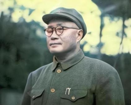 刘伯承元帅曾跟一帮高级将领唠叨过：“没有毛主席的调度，你们以为能打出什么战绩？”