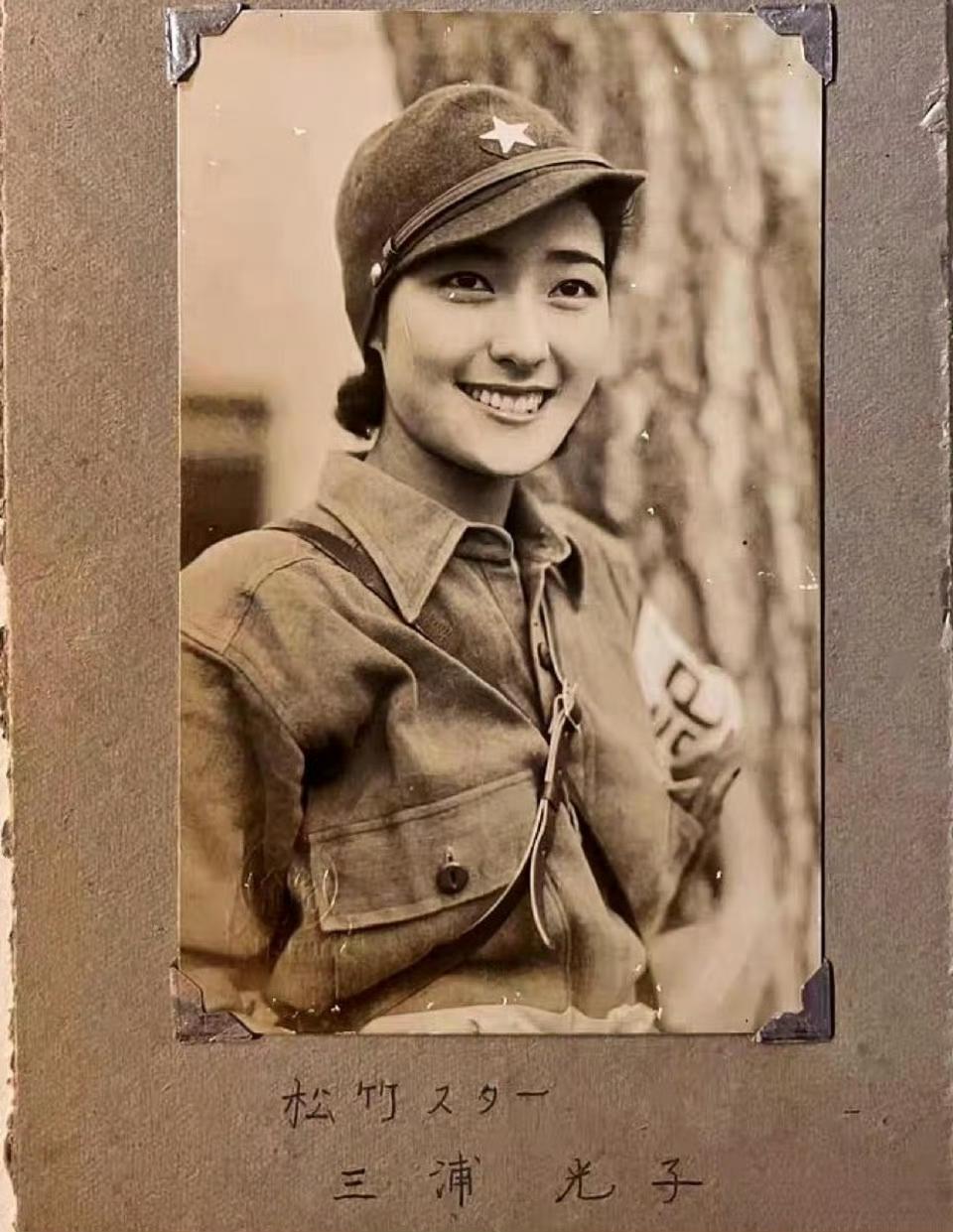 这是当年的日本女兵灿烂的笑容丑陋的内心如果当年被我遇到了绝对。。。。