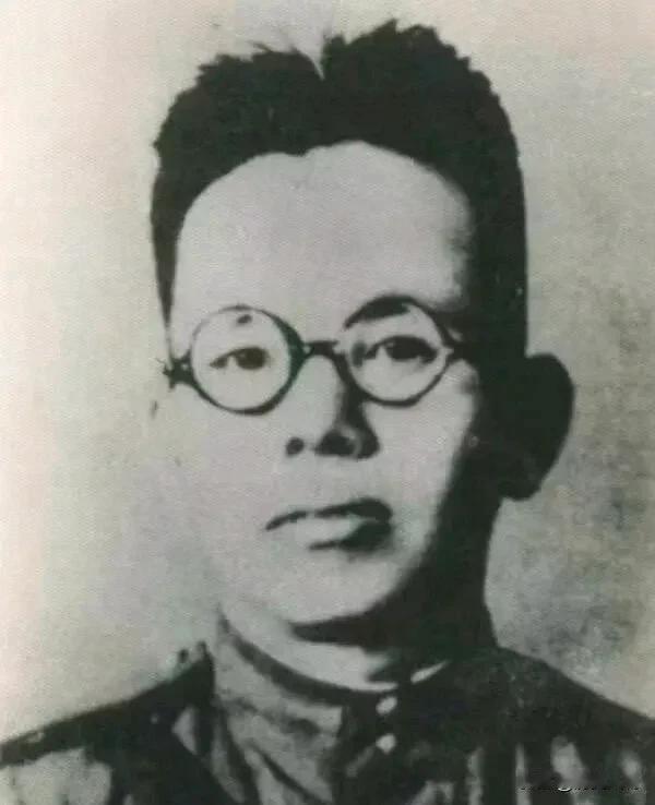 卢冬生湖南湘潭人，1908年生，参加过南昌起义，1927年入党，长征时任红二军团