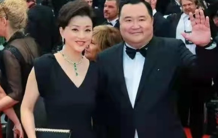 1994年，留学回国的杨澜执意与老公张一兵离婚，杨爸爸苦苦挽留:“女儿啊，小兵对