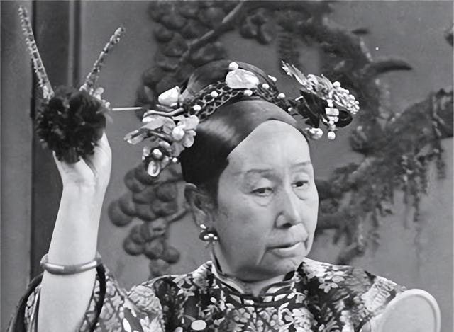 临终前，光绪帝得知下一任皇帝是溥仪，留下了2句让人泪目的话。1875年，那年光