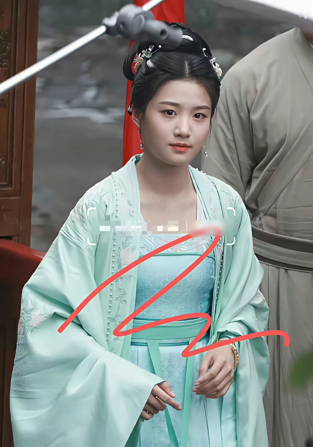 女人还是要瘦啊，女明星更是如此，卢昱晓就是很好的例子。卢昱晓刚入行时约55公斤