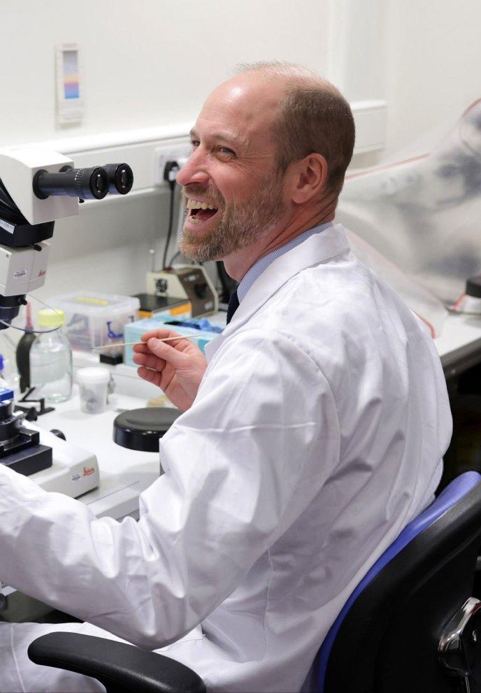 威廉新照片！2月25日，威廉王储在伦敦参观了英国先进生命科学研究机构——弗朗西