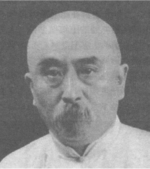 1910年，晚清神医自称梦到未来的新中国，没有租界和治外法权，到处高楼大厦，飞船