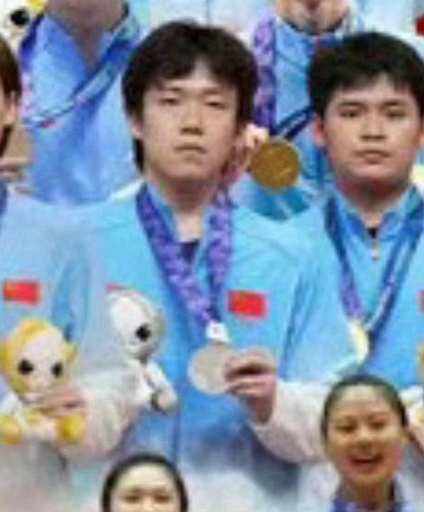 #亚运会海报王楚钦#亚运会海报王楚钦出现在照片中怎么了？他不配吗？​