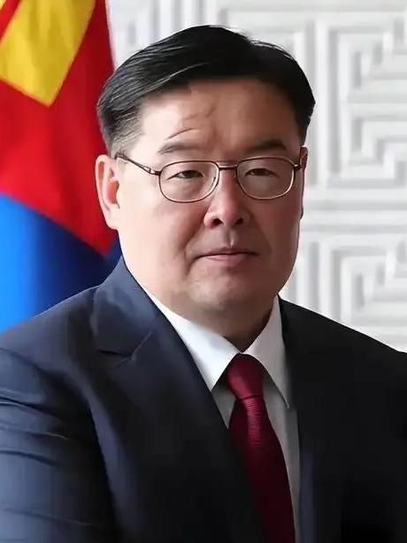 蒙古国总理赞丹沙塔尔辞职了，说白了就是蒙古国亲华派和亲西方派的斗争开始公开化，特