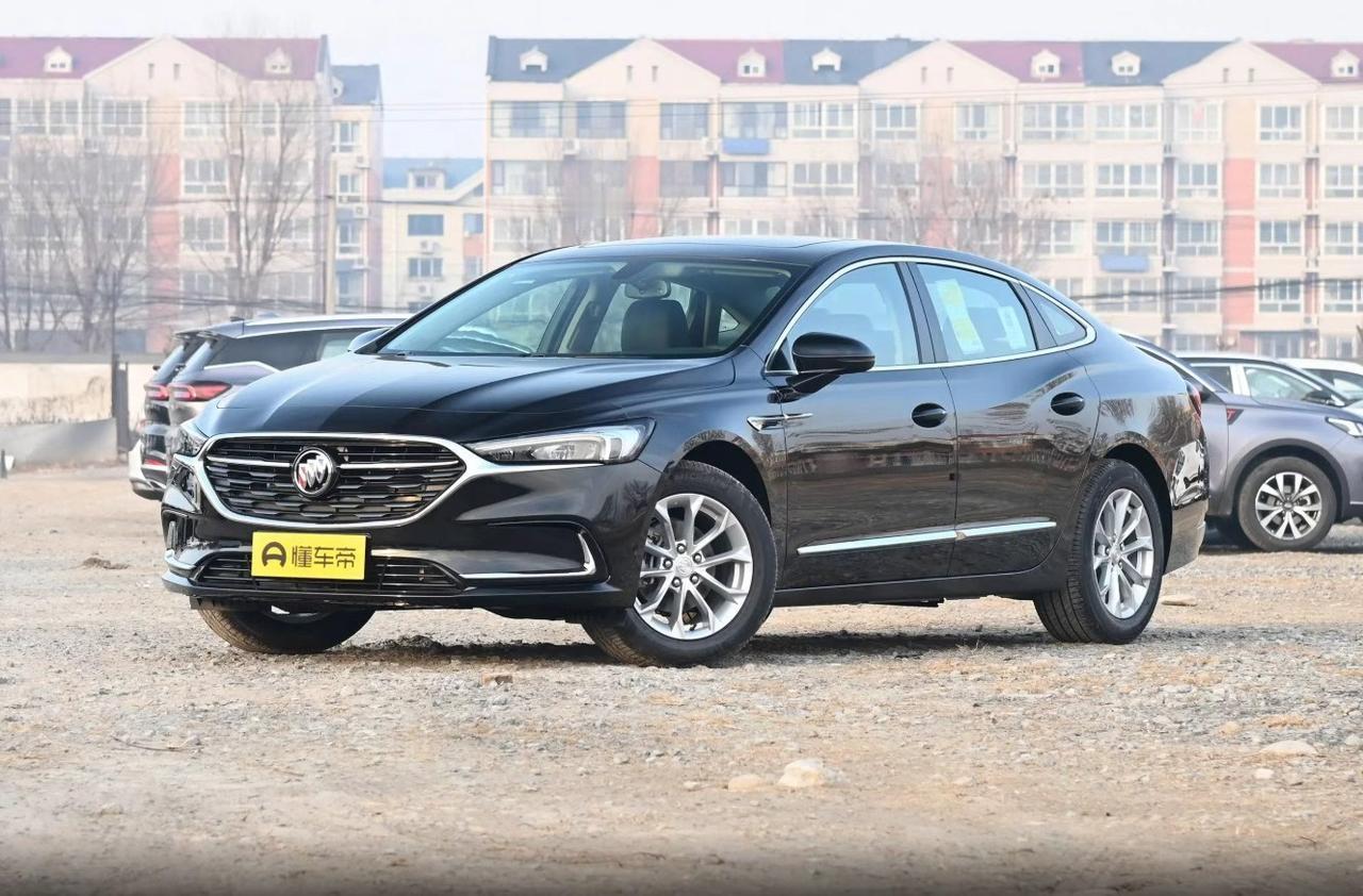 最近后台老有粉丝问我：“预算12万左右，想买台空间大、坐着舒服、开起来有面儿的中