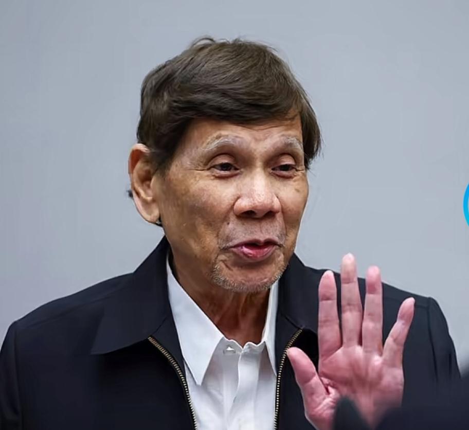 杜特尔特被关一年半后在公共场合露面了。这是杜特尔特在荷兰海牙法庭上的露面，杜特尔