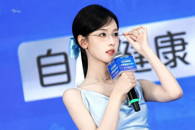 戴眼镜的陈都灵老师，你遭得住吗？