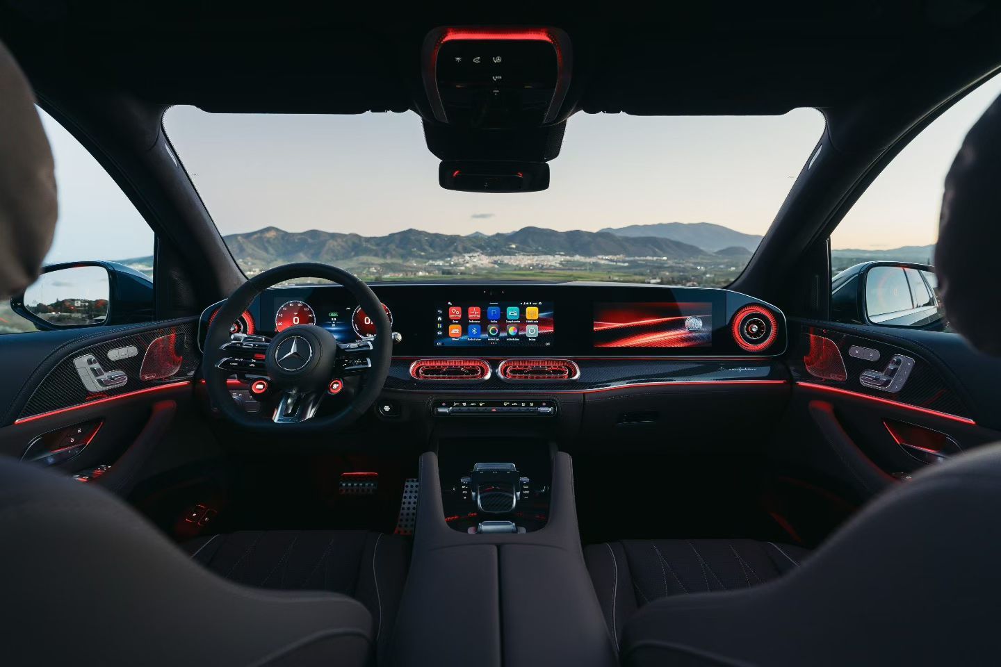 奔驰这代GLE和GLS，把“大格栅配SUV”这件事玩明白了。上一代还有些内敛的曲