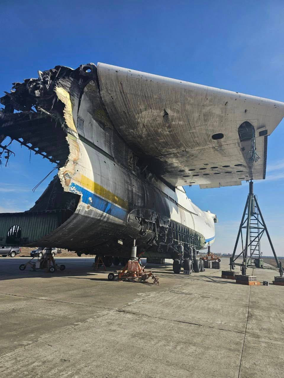 🔻基辅安东诺夫机场的安225“梦幻”运输机残骸，4年过去了。🔻2022年2月